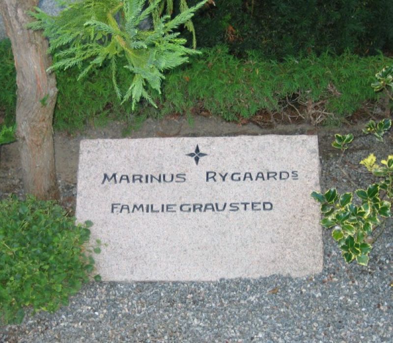 Marinus Rygaard's familiegravsted.jpg